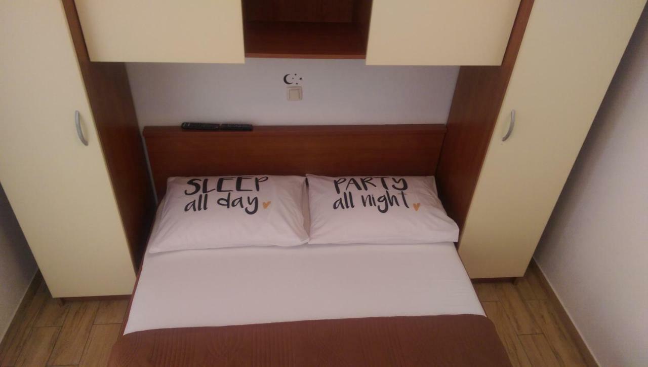 Apartmani Dina Makarska Buitenkant foto