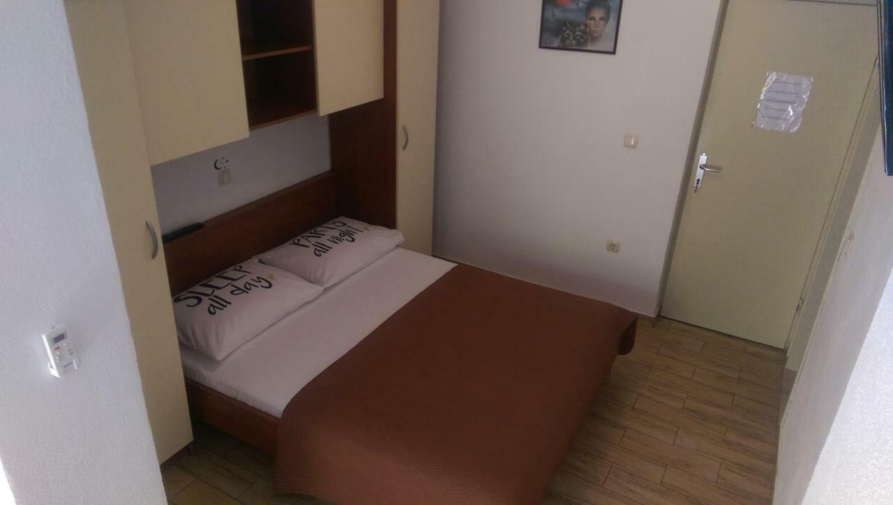 Apartmani Dina Makarska Buitenkant foto