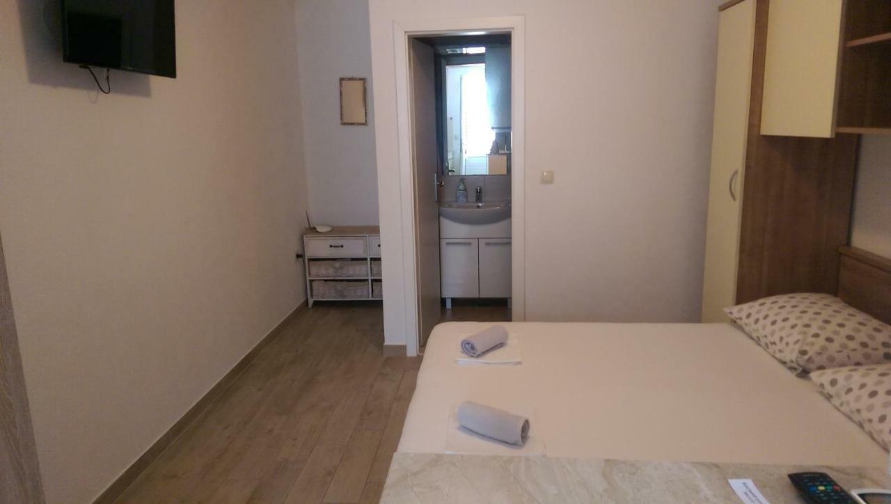 Apartmani Dina Makarska Buitenkant foto